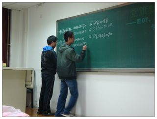 黄色仓库