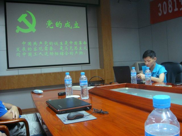 黄色仓库