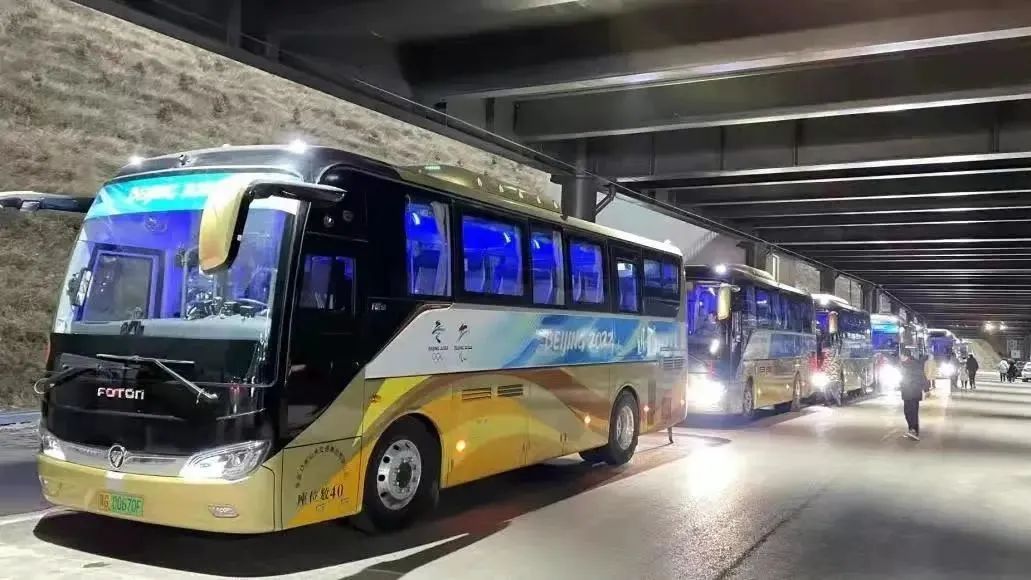 黄色仓库