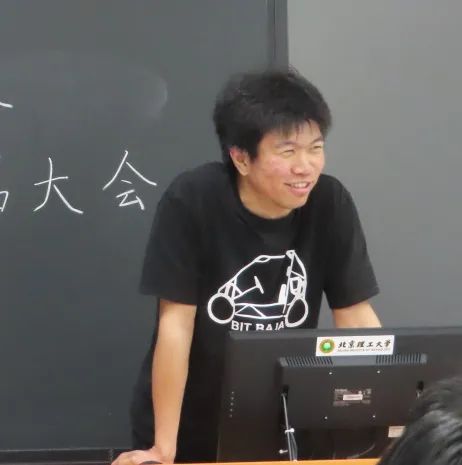 黄色仓库
