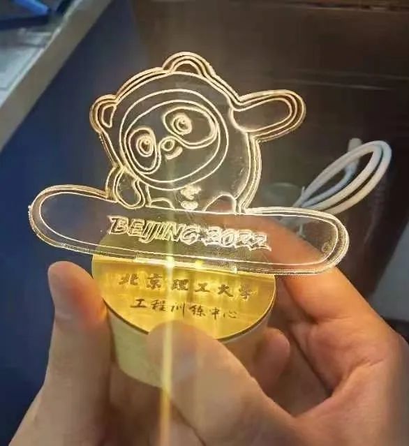 黄色仓库