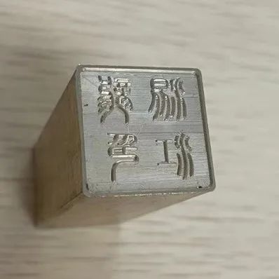 黄色仓库