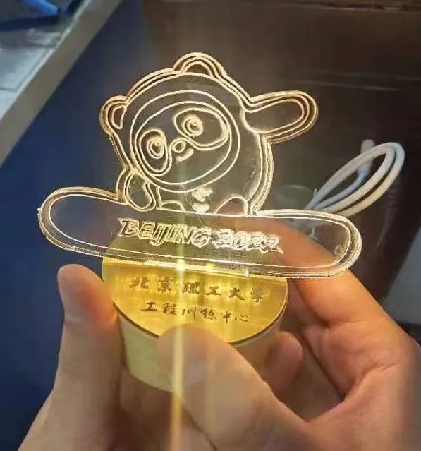 黄色仓库