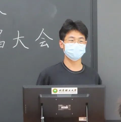 黄色仓库