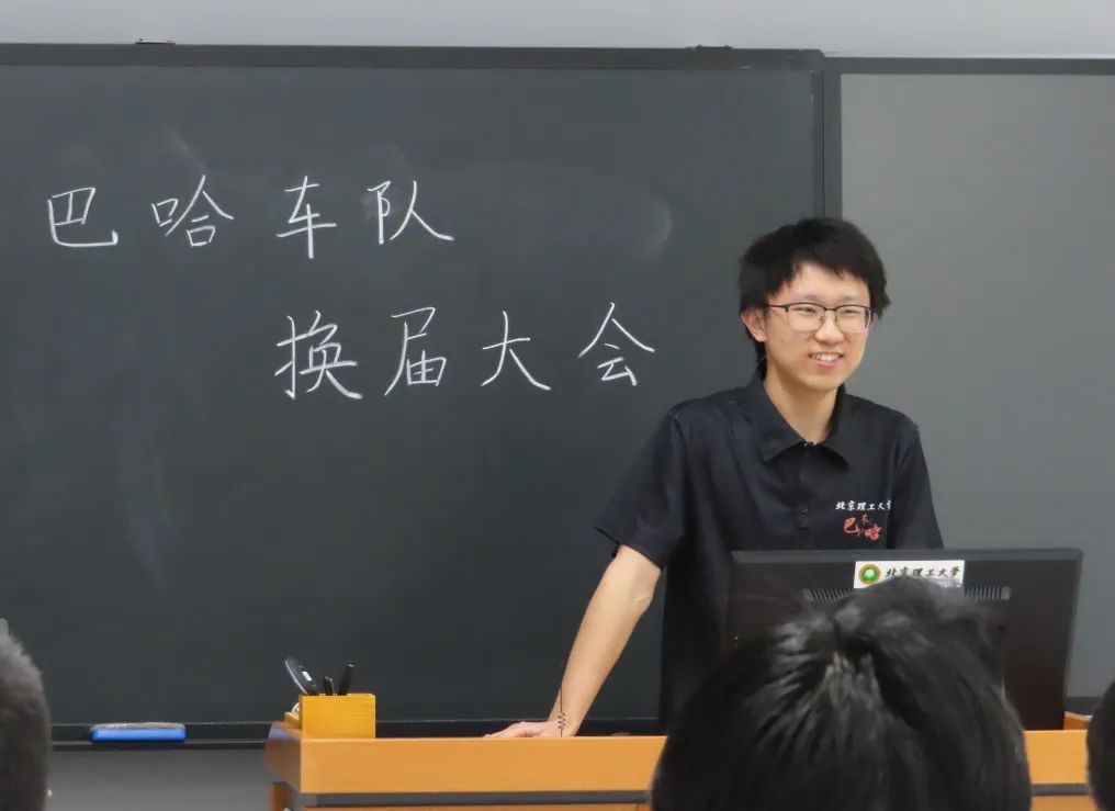 黄色仓库