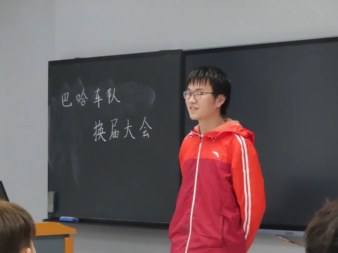 黄色仓库