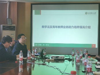 黄色仓库