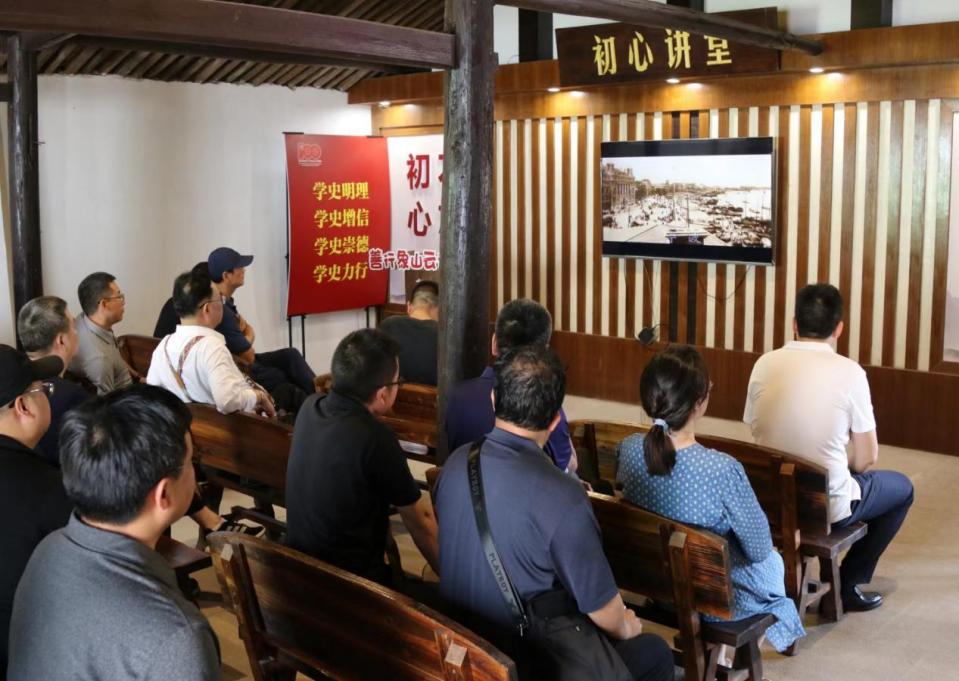 黄色仓库
