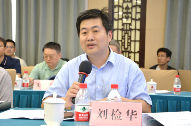 黄色仓库